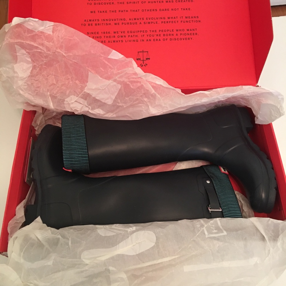 Women’s Hunter Rain boots/socks Matte Navy sz 9